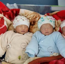 县妇幼助高危产妇平安诞下三胞胎
